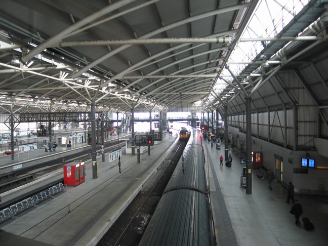 Leeds platforms 8 and 9 looking west