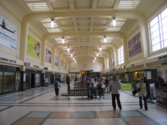 Leeds northern concourse looking
east