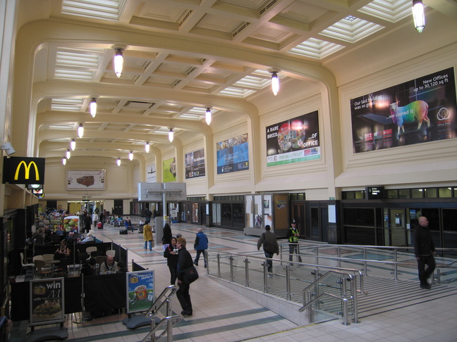 Leeds northern concourse looking
west