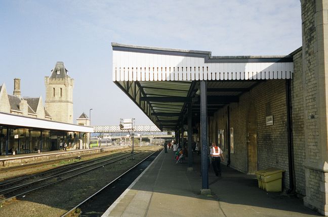 Lincoln platform 6, looking east