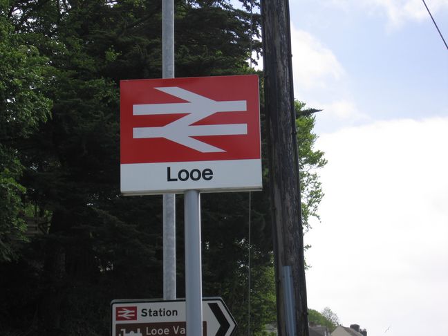 Looe sign
