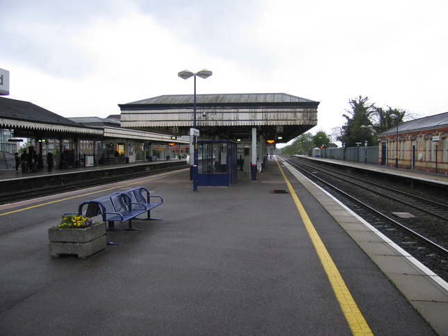 Maidenhead platforms 2 and 3 looking
east