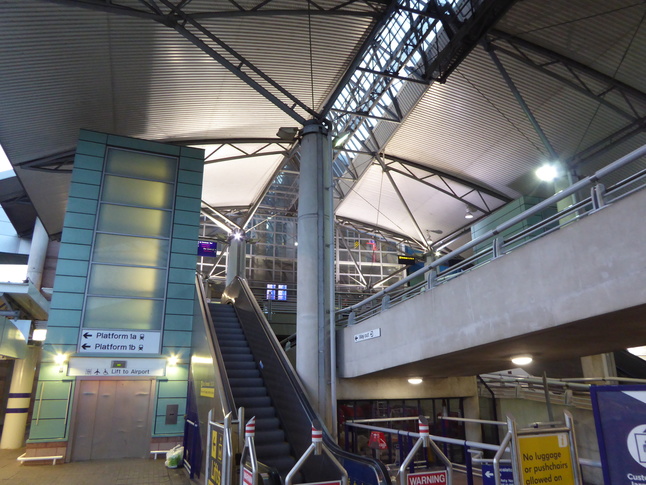 Manchester Airport platforms exit