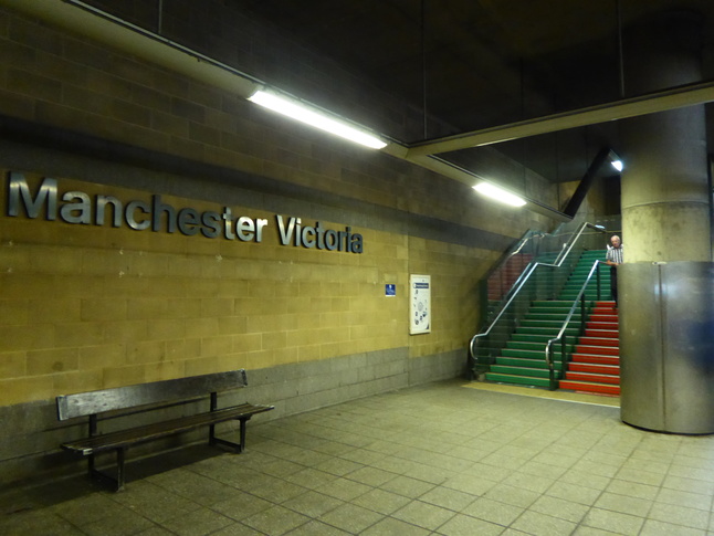 Manchester Victoria platform 6 steps