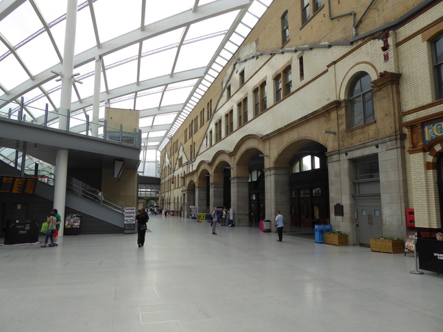Manchester Victoria concourse looking south