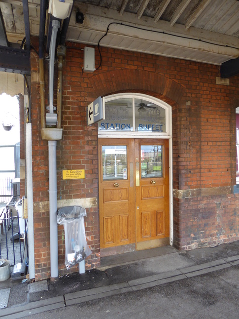 Manningtree buffet doors