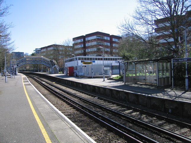 Maze Hill platforms looking east