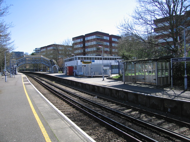 Maze Hill platforms looking east