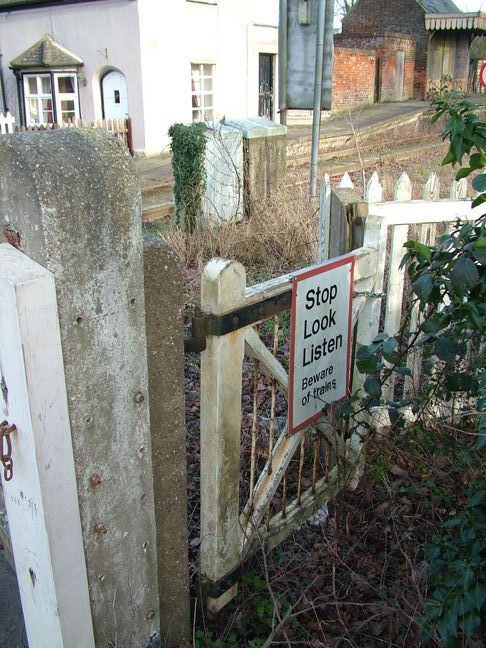 Middleton Towers level
crossing sign