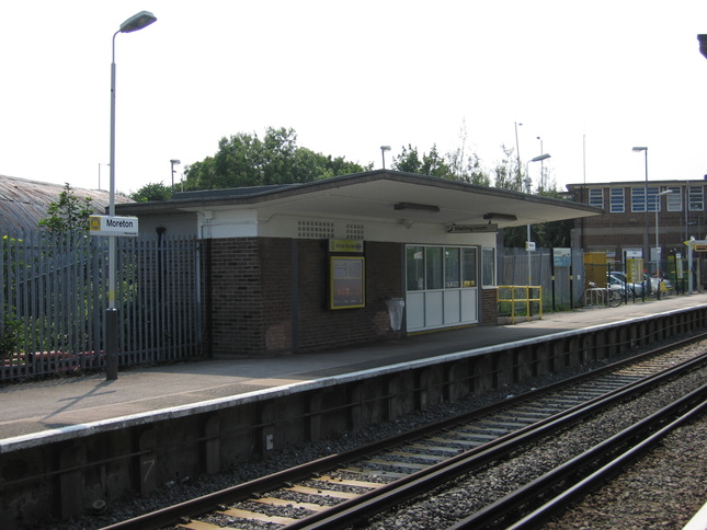 Moreton platform 2 shelter