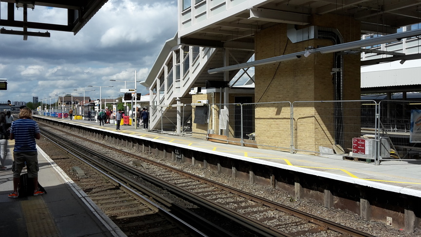 New Cross Gate platform 4 seen
from platform 5