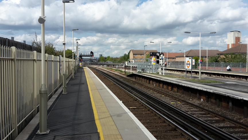 New Cross Gate platform 5 looking
north