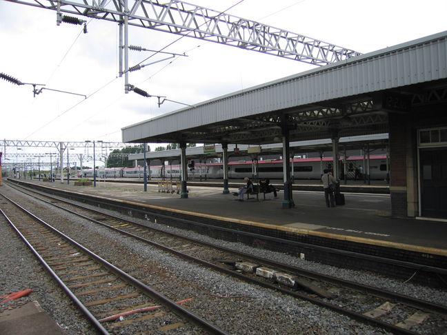 Nuneaton platforms 2 and 3
