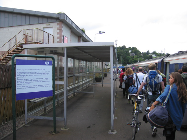 Oban platform 3 shelter