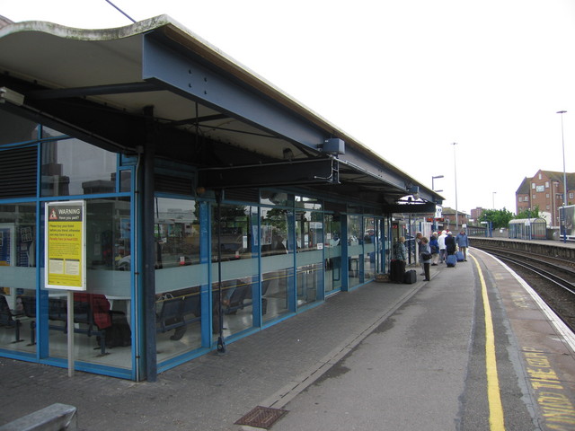 Poole platform 1 building