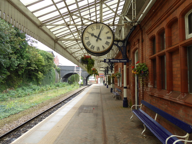 Poulton-le-Fylde platform 1
clock