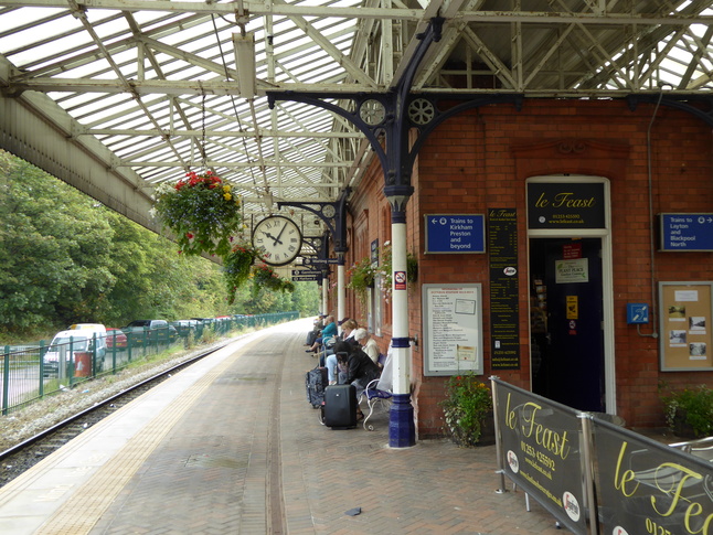 Poulton-le-Fylde platform 2
looking east