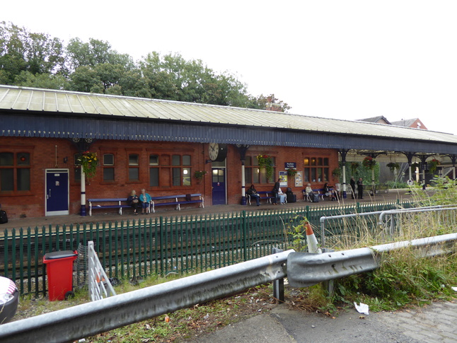 Poulton-le-Fylde platform 2
side