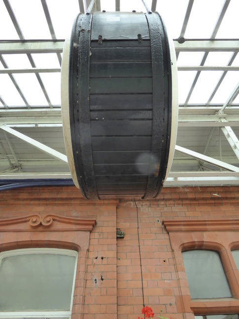 Poulton-le-Fylde clock
side