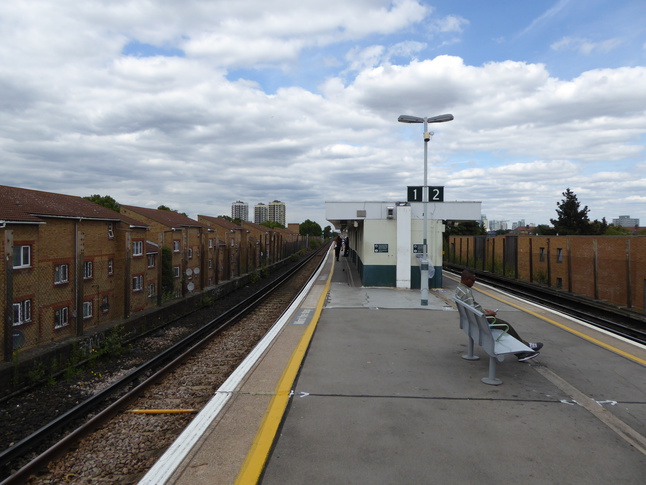 Queens Road Peckham
platforms looking north