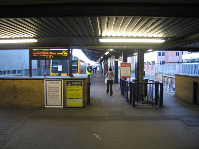 Reading platforms 4a and 4b