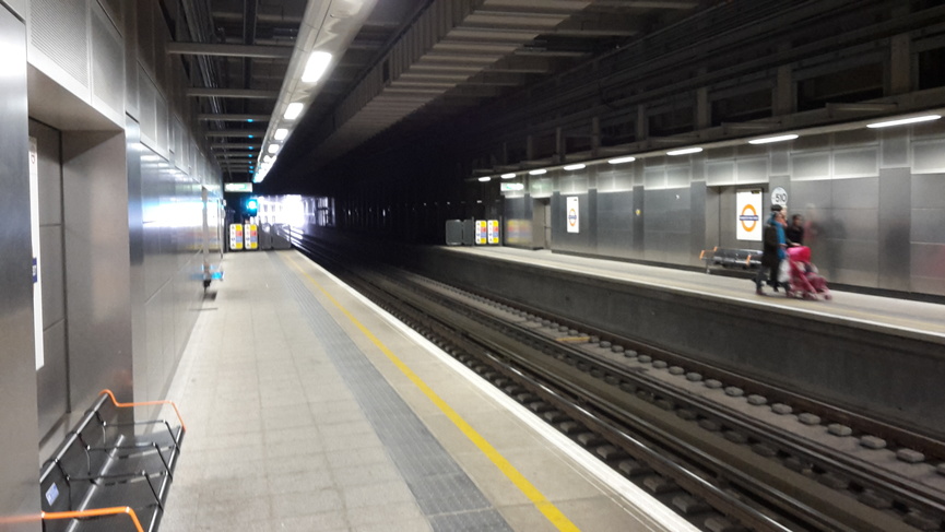 Shoreditch High Street
platform 2 looking west