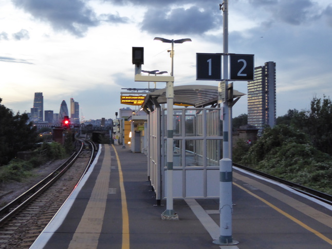 South Bermondsey platforms 1
and 2 looking north