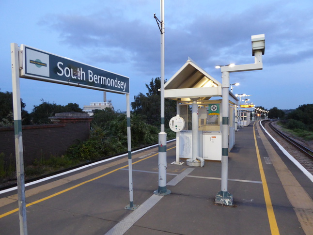South Bermondsey platforms
looking north