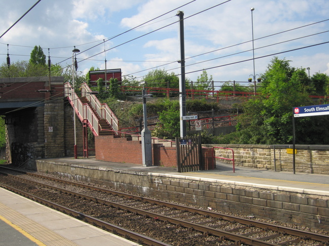 South Elmsall platform 1 steps