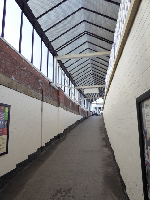 Stalybridge platform 3 subway exit