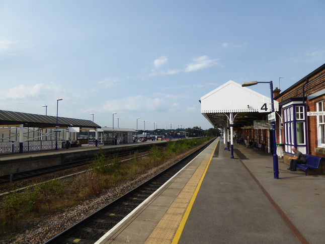 Stalybridge platform 4 from east