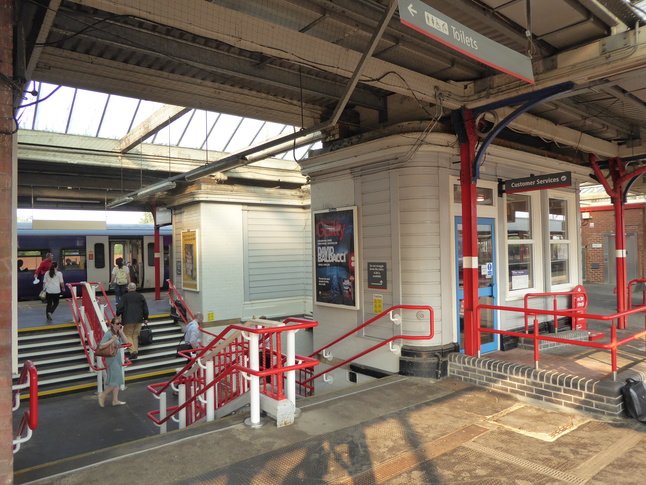 Stockport platforms 3 and 4 subway entrance