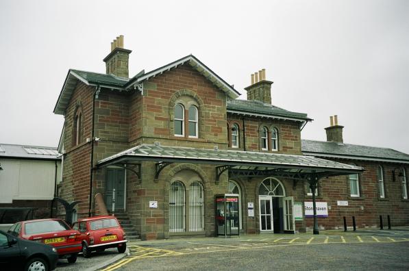 Stonehaven station front