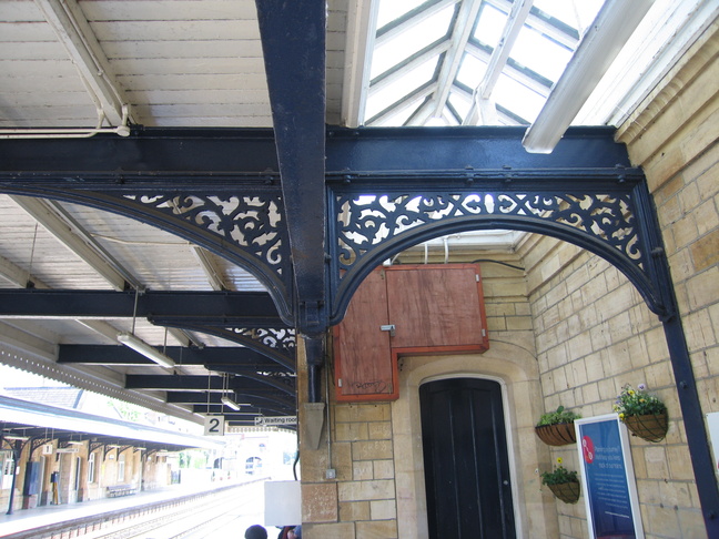 Stroud platform 2 arch