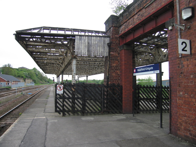 Wakefield Kirkgate platforms 2
and 3 canopy