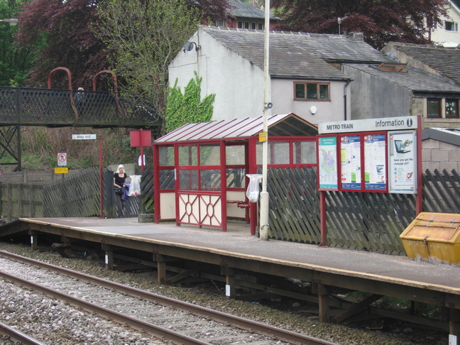 Walsden platform 2 shelter and
entrance