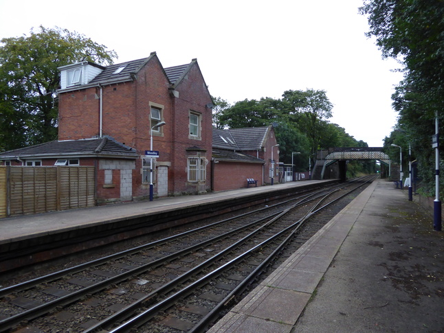 Woodley platforms looking north