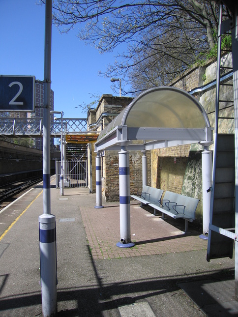 Woolwich Dockyard platform
2 shelter