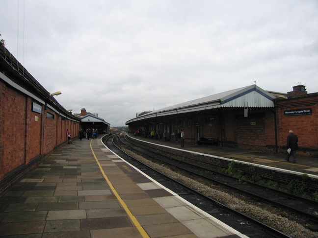Worcester Foregate
Street platforms 1 and 2 looking west