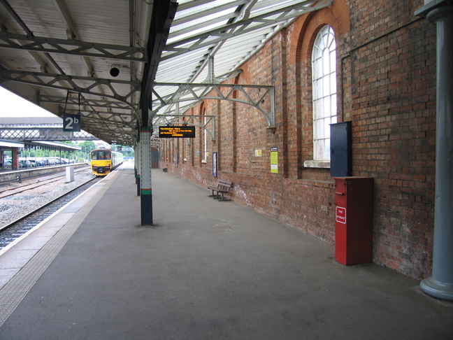 Worcester Shrub
Hill platform 2b under canopy