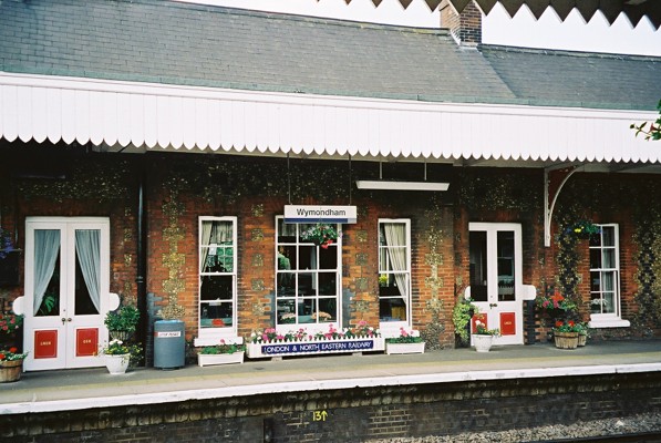Station building platform-side