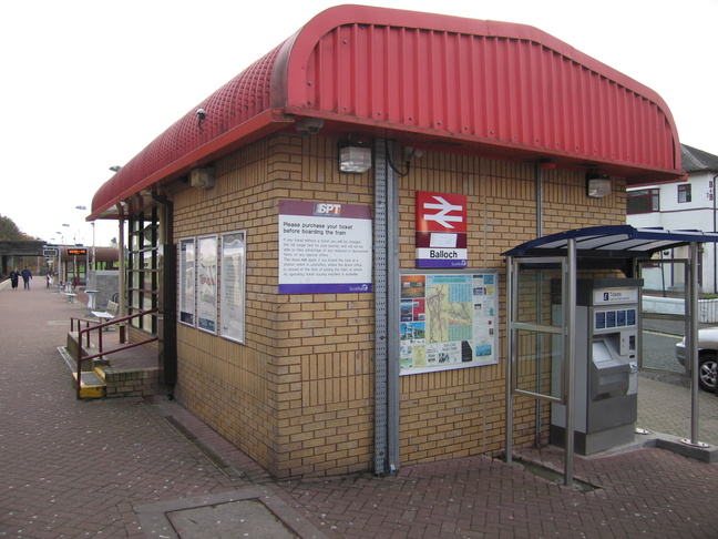 Balloch shelter side
