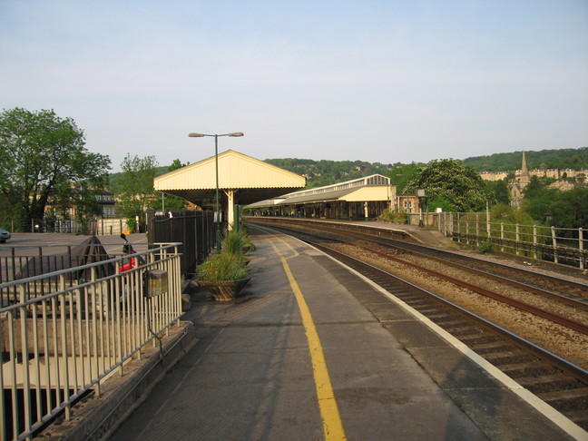Bath Spa platforms 2 and 1