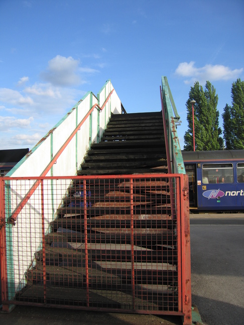 Castleford footbridge end