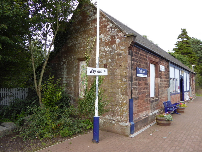 Dalston platform 2 building