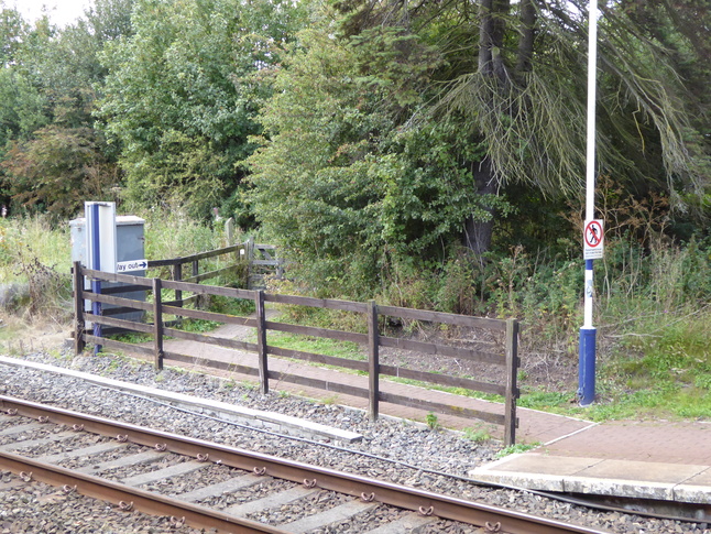 Dalston platform 2 exit