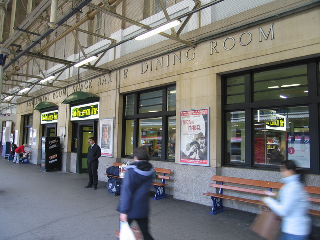 Exeter St Davids platform 1
cafe