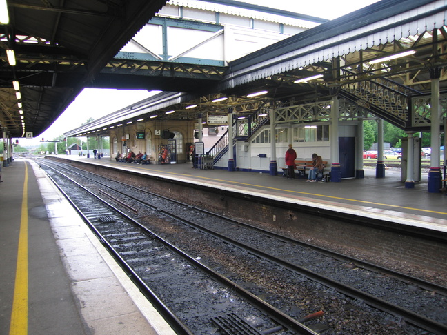 Exeter St Davids platforms 4 and
5 looking south