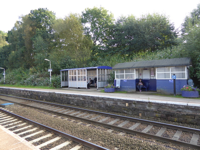 Gathurst platform 2 shelters