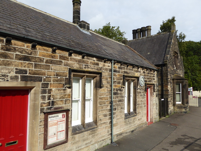 Haltwhistle platform 1
building front